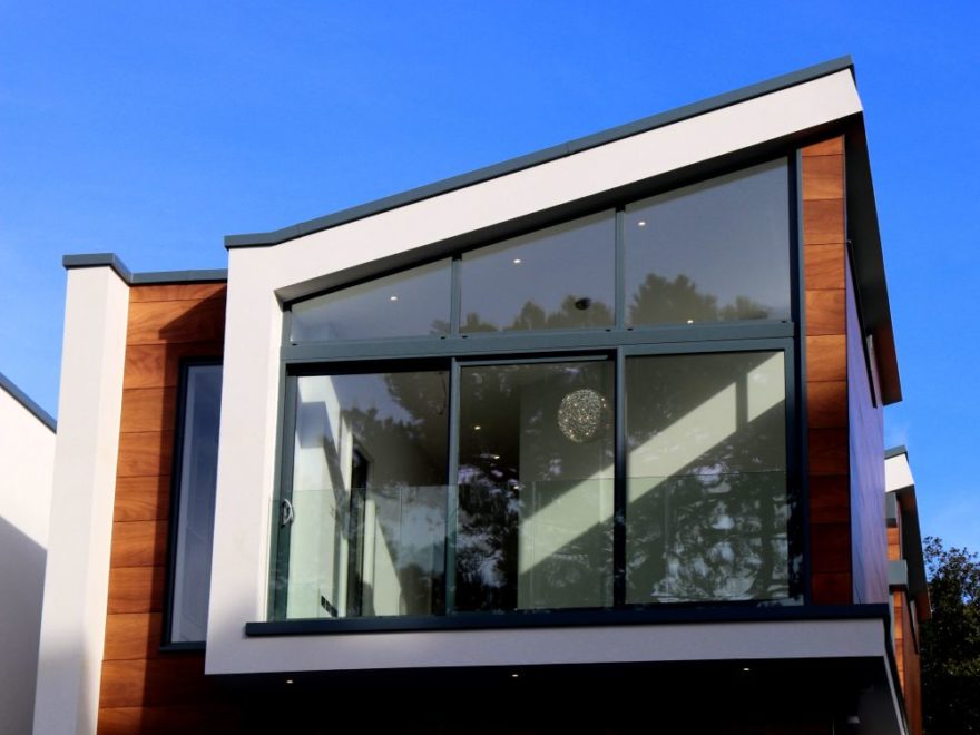 Se till att fönstren på huset håller hög standard med hjälp av renovering eller byte
