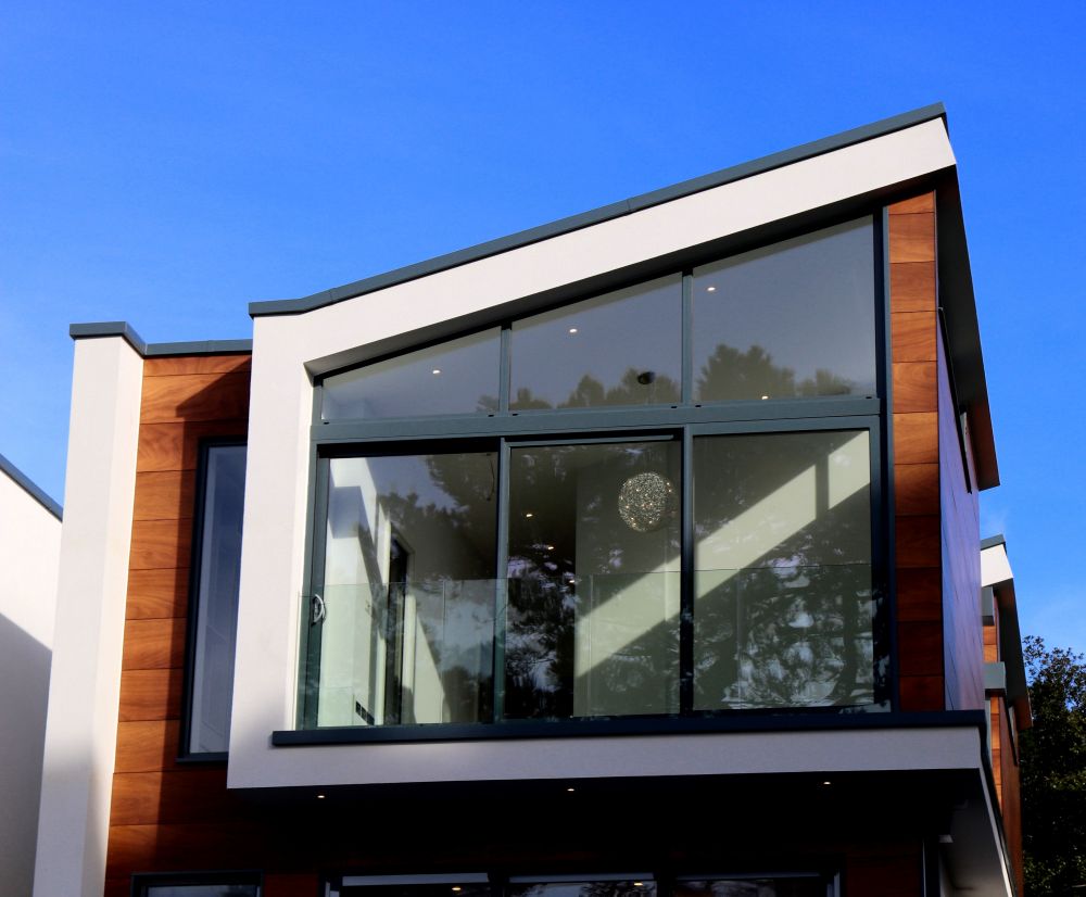 Se till att fönstren på huset håller hög standard med hjälp av renovering eller byte