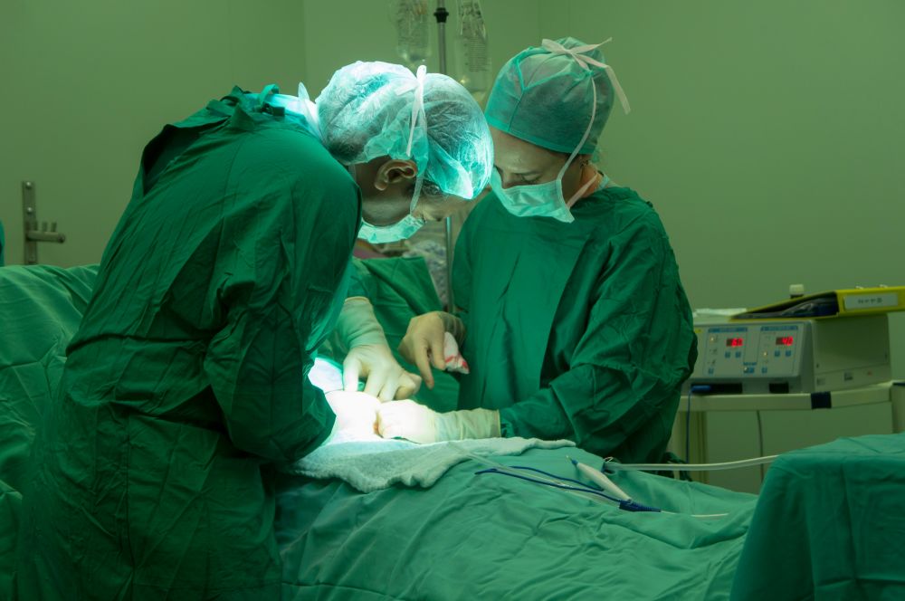 Operationsinstrument i modern kirurgi  funktion, kvalitet och säkerhet