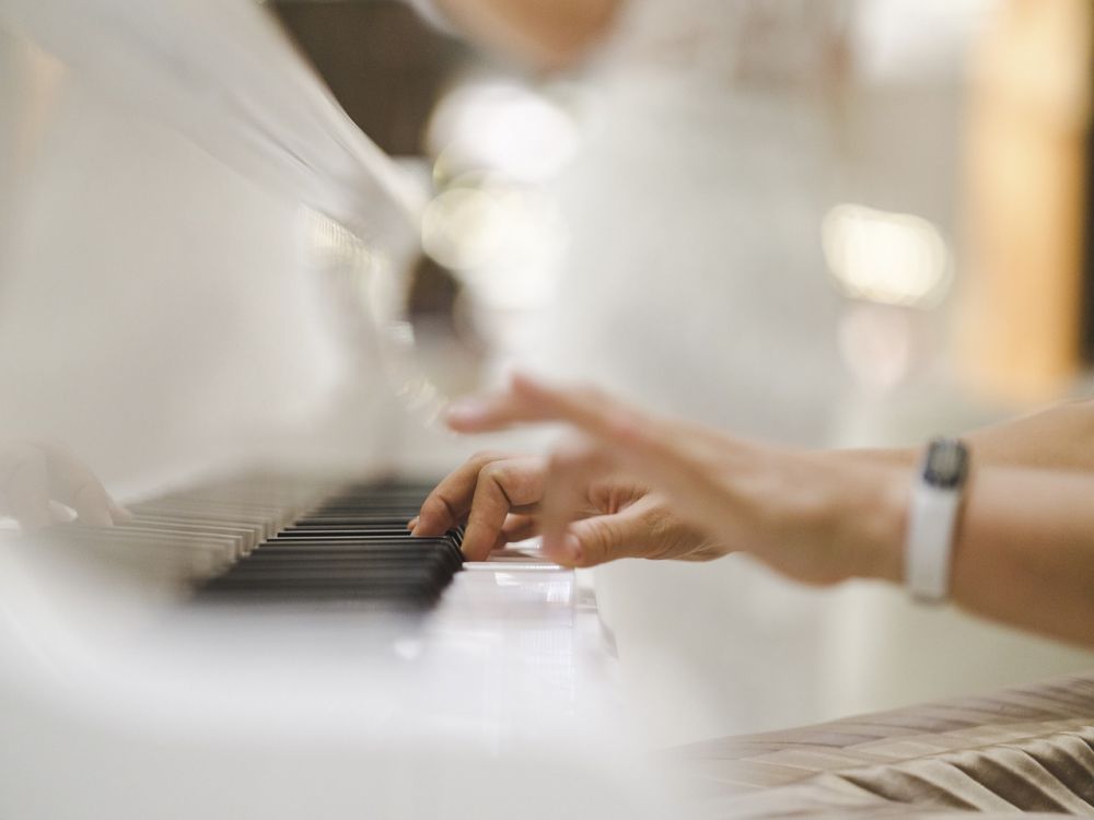 Köpa piano i stockholm  en guide till rätt instrument från början